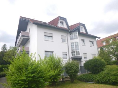 Charmante Zwei-Zimmer-Wohnung in bester Wohnlage mit großem Süd-Balkon und zwei Pkw-Stellplätzen!