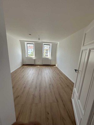 Super zentrale helle 2-Zimmer- Altbauwohnung