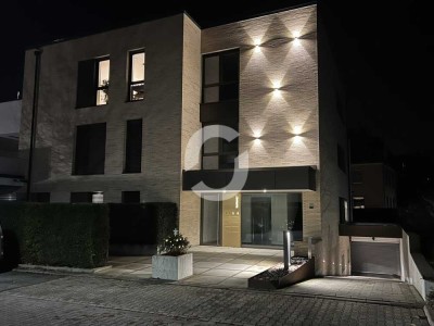 Stilvolle, exklusive Wohnung mit großer Terrasse und Garten