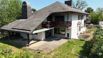 GROßZÜGIGE, RENOVIERUNGSBEDÜRFTIGE VILLA  MIT EINLIEGERWOHNUNG UND GROßEM GRUNDSTÜCK IN ALLACH