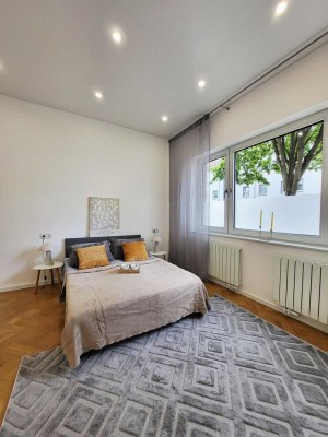 Frisch sanierte teilmöbillierte 4 Zi. Luxus-Wohnung mit eigenem Garten