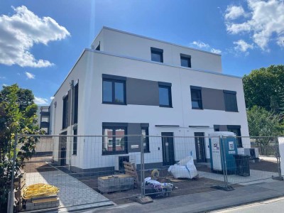 DESIGN DAS BEGEISTERT – RAUM DER INSPIRIERT GROßZÜGIGE DHH MIT DACHTERRASSE PERFEKT FÜR FAMILIEN