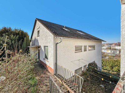 Renovierungsbedürftiges Mehrfamilienhaus mit 4 Wohneinheiten in Neuberg