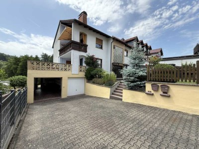 GEPFLEGTES 2 FAMILIENHAUS MIT 2 GARAGE!