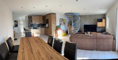 Helle 2,5-Zimmer Maisonette-Wohnung mit Balkon in Groß-Zimmern