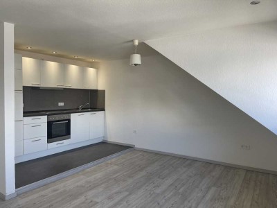 SEHR GEPFLEGTE 2ZKB-DG-WOHNUNG MIT BALKON IN ZENTRALER INNENSTADTLAGE!