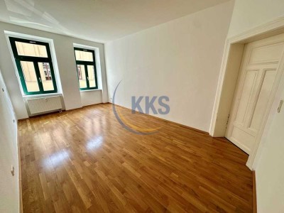 *Balkon & Parkett* 2-Raum-Altbauwohnung mit Südbalkon! ab 15.12.2025!