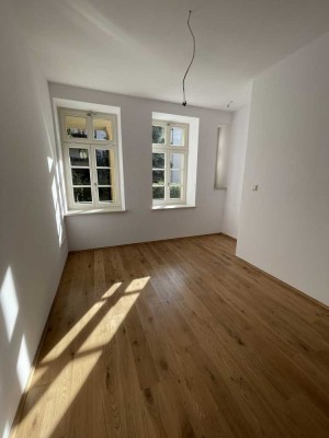 *Exklusiv sanierte 2-Raum-TERRASSEN-Wohnung mit Wohnküche / WE 01**