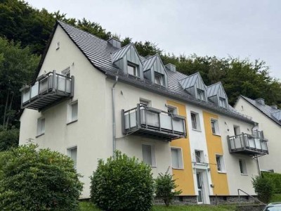 Dachgeschoss-Wohnung mit Balkon - wärmegedämmtes Objekt