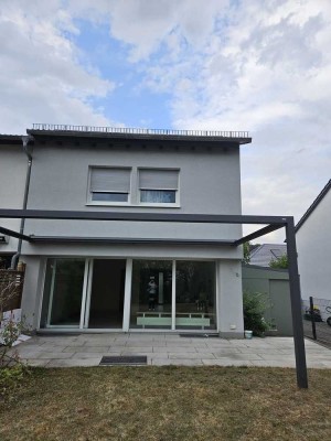Modernes und energieeffizentes Reihenendhaus Bad Homburg Ober-Eschbach