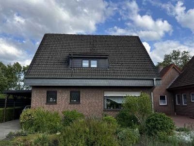 Charmantes Einfamilienhaus mit tollem Garten, Garage und Carport in ruhiger Lage.