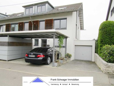 Großzügiges Einfamilienhaus: Terrasse mit Garten, 2x Balkon, 2 Bäder, Parkett, Garage und Carport