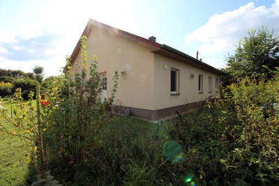 Ländlich, ruhig, charmant: Bungalow mit weitläufigem Garten für Familie, Tiere und Natur!