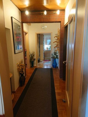 Bezugsfertiges, ansprechend möbliertes und technisch voll funktionsfähiges Büro zu vermieten