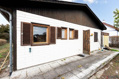 ENTZÜCKENDES WEEKENDHAUS ODER BAUGRUND II SANIERUNGSBEDÜRFTIG II VIEL POTENZIAL II SCHÖNER GARTEN II GARAGE II RUHIGE SIEDLUNGSLAGE II NÄHE FELIXDORF