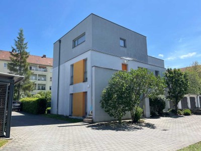 Schöne Aussichten im grünen Cotta! 3-4 Zimmer-Maisonette mit großer Dachterrasse und Pkw-Stellplatz!