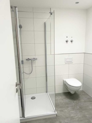 Attraktive, frisch renovierte, helle 2,5 Zimmer Wohnung mit Süd-Balkon