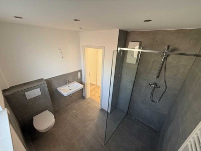 Erstbezug nach Sanierung: attraktive 4-Zimmer-Wohnung mit Einbauküche und Balkon in Hillscheid