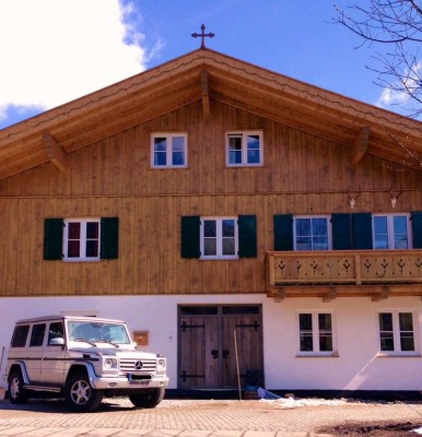 Hochwertige 4-Zimmer Maisonette-Wohnung (2 Bäder, EBK, TG)