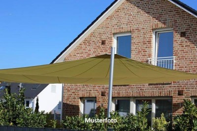 2-Familienhaus mit Carport