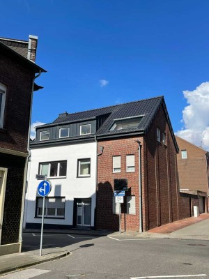 Modernisierte 3-Raum-Wohnung mit Balkon und Einbauküche in Viersen