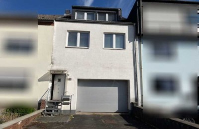 Einfamilienhaus mit Hebebühne in Garage in Saarlouis-OT