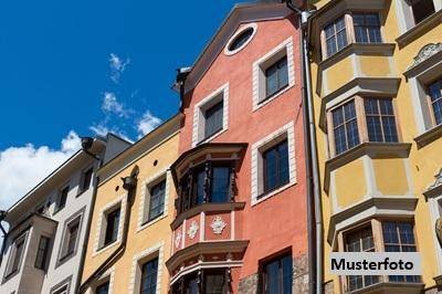 Reihenhausanlage mit 8 Häusern und 8 Stellplätzen