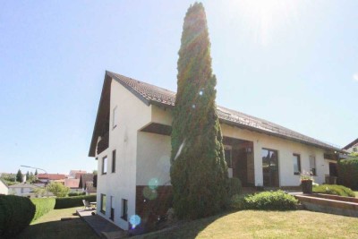 Gepflegtes großes Wohnhaus mit 3 Wohneinheiten, großem Garten in ruhiger idyllischer Sackgassenlage