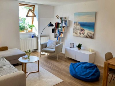 Neuwertige helle 2-Zimmer-Wohnung mit Balkon in Burscheider Innenstadt