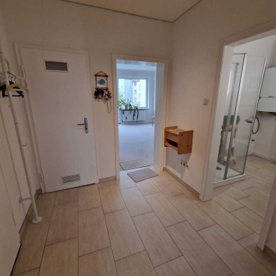 Anleger oder Selbstnutzer! Schöne 3 Zimmer Wohnung mit hellen Räumen und Balkon in zentraler Lage