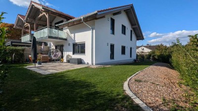 Neuwertige 3-Zimmer-Terrassenwohnung mit Garten in Burgkirchen an der Alz (Hirten).