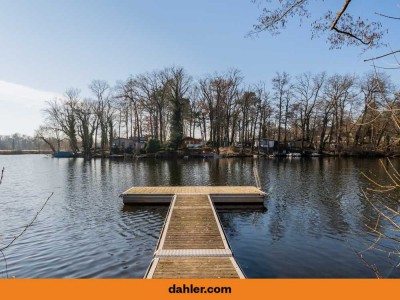 High-quality 2-room apartment with spacious terrace and water view/access