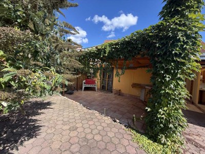 Dachgeschoss 3 Raum Wohnung 76 qm in Wolfen, Einbauküche, Einbaubad, Auszugsboden TOP – mit Garten