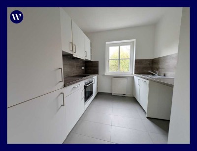 Direkt einziehen! Renovierte 2 Zimmer + moderne Einbauküche, Tageslichtbad, guter Schnitt, gute Lage