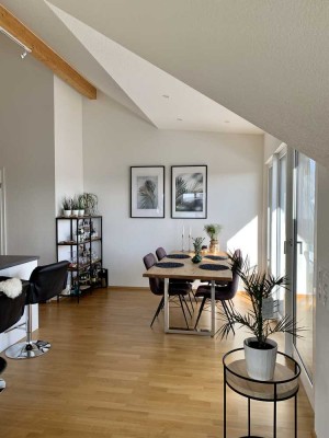 Helle 3,5-Zimmer-Dachgeschosswohnung mit gehobener Ausstattung im Herzen von Sindelfingen – ab 1.10.