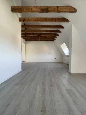 Geschmackvolle 2-Raum-DG-Wohnung: Erstbezug nach Altbau-Sanierung