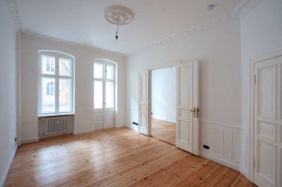 Erstbezug Moabit Arminiushallen: Altbau 2-Zi+Balkon+Flügeltür+Stuck+Regendusche+Fernwärme, Prov.frei