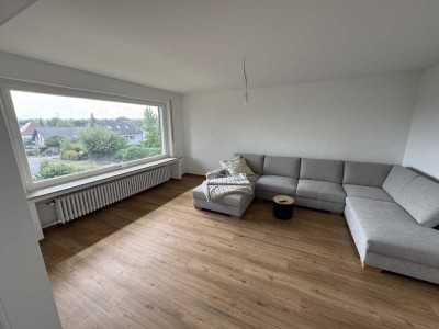 Vollständig renovierte Wohnung mit dreieinhalb Zimmern sowie Balkon und Einbauküche in Hiddenhausen