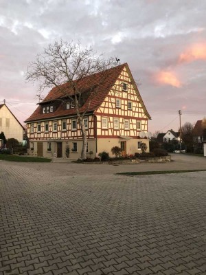 Schöne Dachgeschosswohnung in ruhiger Lage in einem schönen Fachwerkhaus