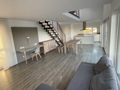 Neuwertige 2,5 Zimmer Maisonette-Wohnung mit großer Terrasse und herrlichem Ausblick