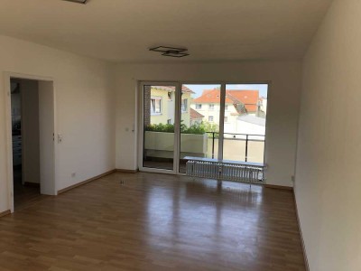 Helle 2-Raum-Wohnung mit Balkon und EBK in Darmstadt Bessungen Süd