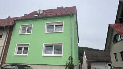 Schönes Einfamilienhaus mit Einliegerwohnung im Nebengelass