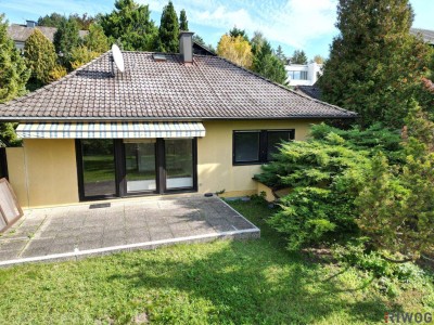 Sonniger Bungalow mit südseitigem Garten inkl. Fernsicht &amp; Pool | neue Einbauküche | Klima | voll unterkellert