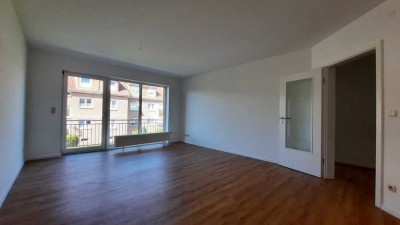 Erstbezug nach Modernisierung: helle 3-Zimmer-Wohnung mit Westbalkon und EBK in Reppenstedt