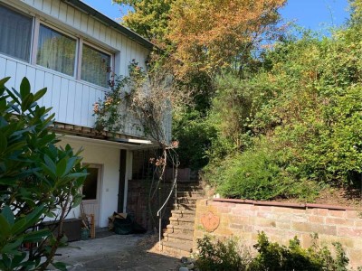 Ein Gartenparadies unweit der Stadt - Wohnhaus, DHH, mit Nebengebäude und herrlichem Garten  !!!