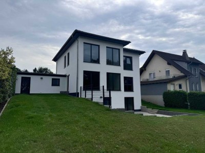 EXKLUSIVES BRANDNEUES EFH MIT ELW IN ATTRAKTIVER LAGE! BRAND NEW TOP QUALITY HOUSE WITH APARTMENT!