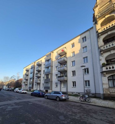 Großartige Wohnung mit einem fast perfekten Grundriss, Laminat, Südbalkon, Abstellraum, EBK..!