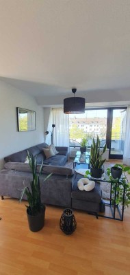 Helle Dachgeschoss-Wohnung in absolut zentraler Lage, fast barierrefrei, Süd/Westbalkon