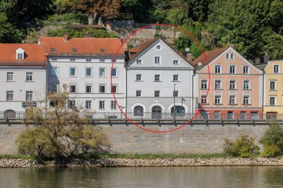 Denkmalgeschützter Altbau: 2-Zimmer-Wohnung mit spektakulärem Felsengarten