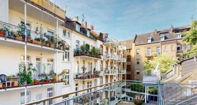 Erstbezug nach Sanierung mit Balkon: Exklusive 4-Raum-Maisonette-Wohnung mit geh. Innenausstattung